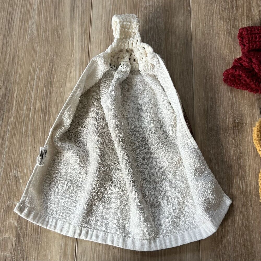 1960s - 1970s Vintage Kitchen Towel & 2 Crochet Topper Holders - Sultan's Linens - Picture 7 of 8